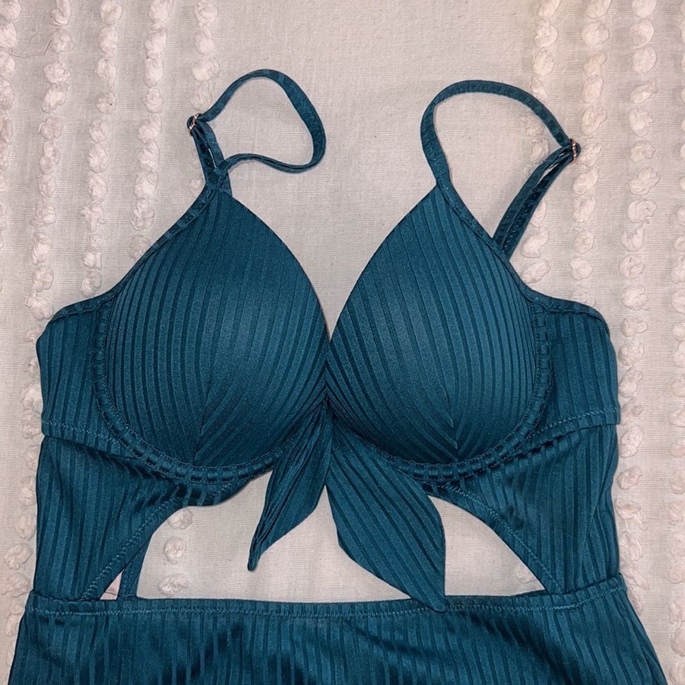 One-Piece Open Front Adjustable Swimsuit - Picture 2 of 5